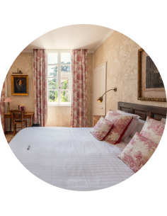 Séjour en week-end (nuitée du vendredi ou samedi à choisir) au CLAIR DE LA PLUME****. Pour deux personnes: Une nuit en Suite, un dîner en 4 services au restaurant gastronomique (hors boissons) et petit-déjeuner buffet au Champagne inclus. Hors vacances scolaires, ponts, fériés et soirées spéciales.