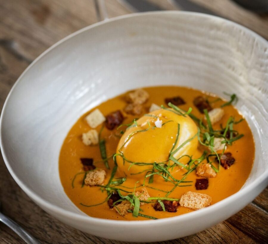 UNE CREATION DU CHEF DE CUISINE JEREMY VIGNELA FERME CHAPOUTON GRIGNAN DROME Recette_Oeuf_Veloute_CHorizo