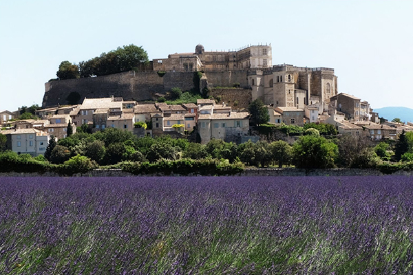Le Clair de la Plume dans le village de Grignan
